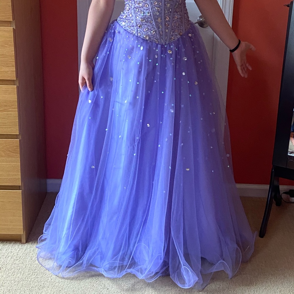 Gorgeous lilac prom dress Small - Picture 3 of 3